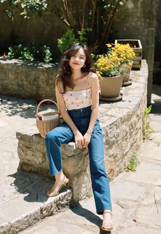 牛仔裤如何穿搭更显性感